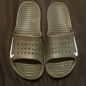 FINAL SALE !! Nike Slides